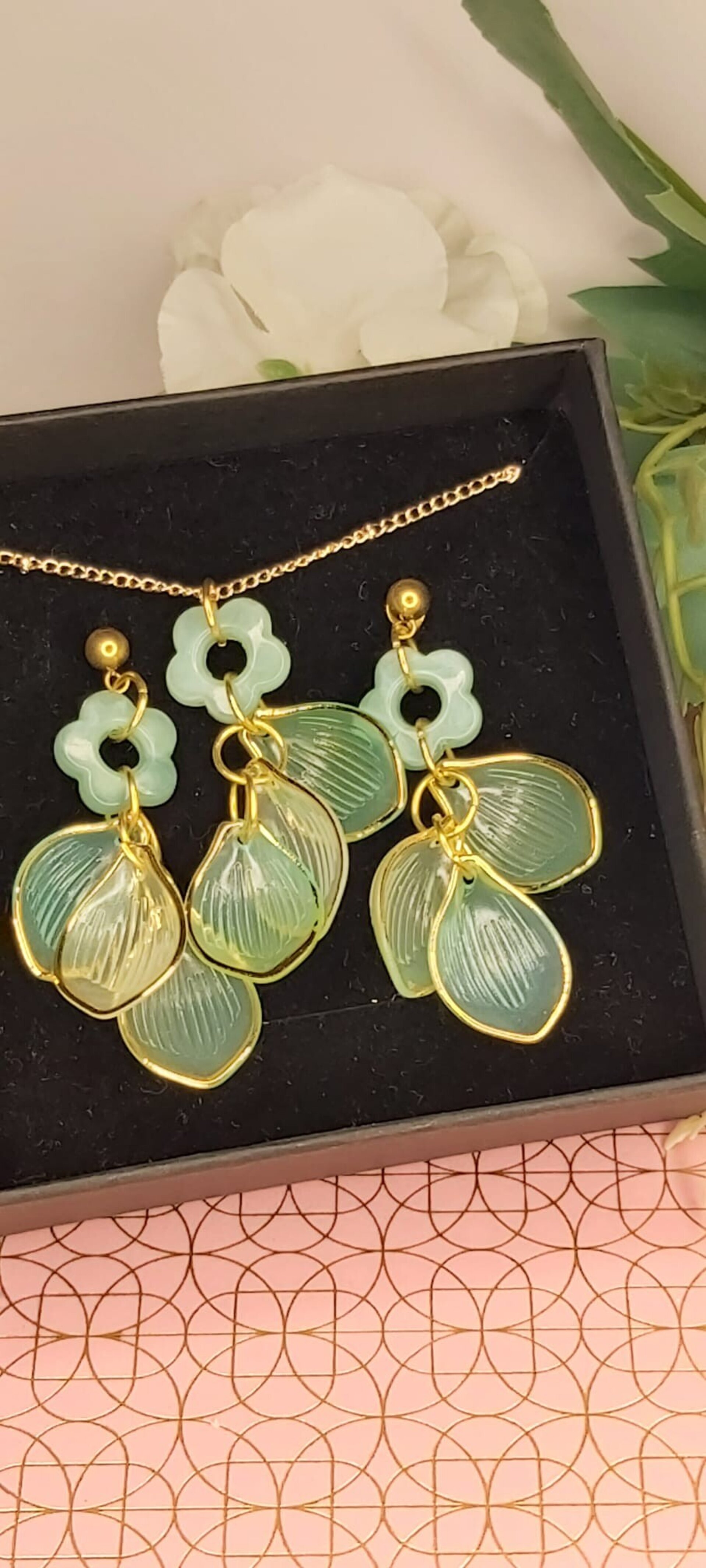 DARA. CONJUNTO DE PENDIENTES Y COLGANTE - 3