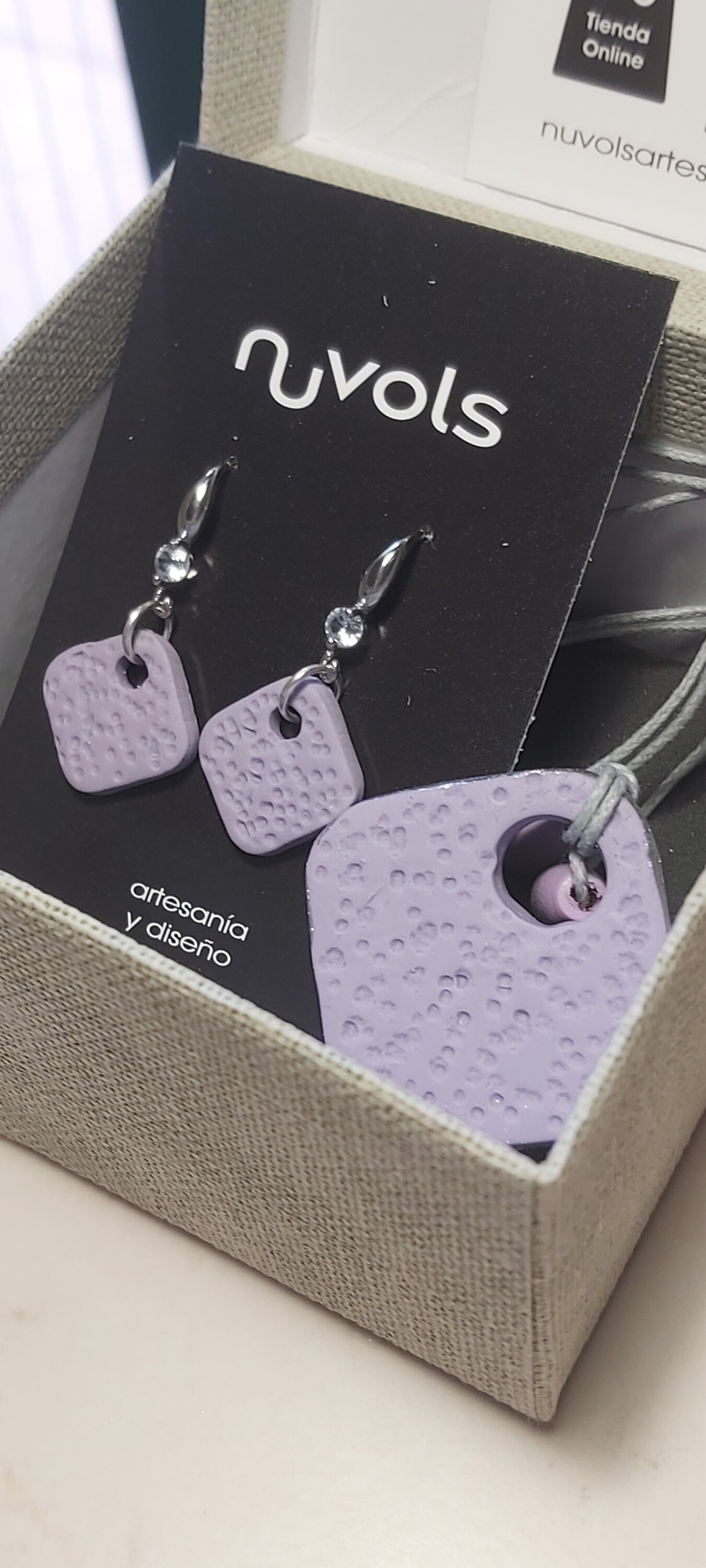 LILA. CONJUNTO DE PENDIENTES Y COLGANTE - 2