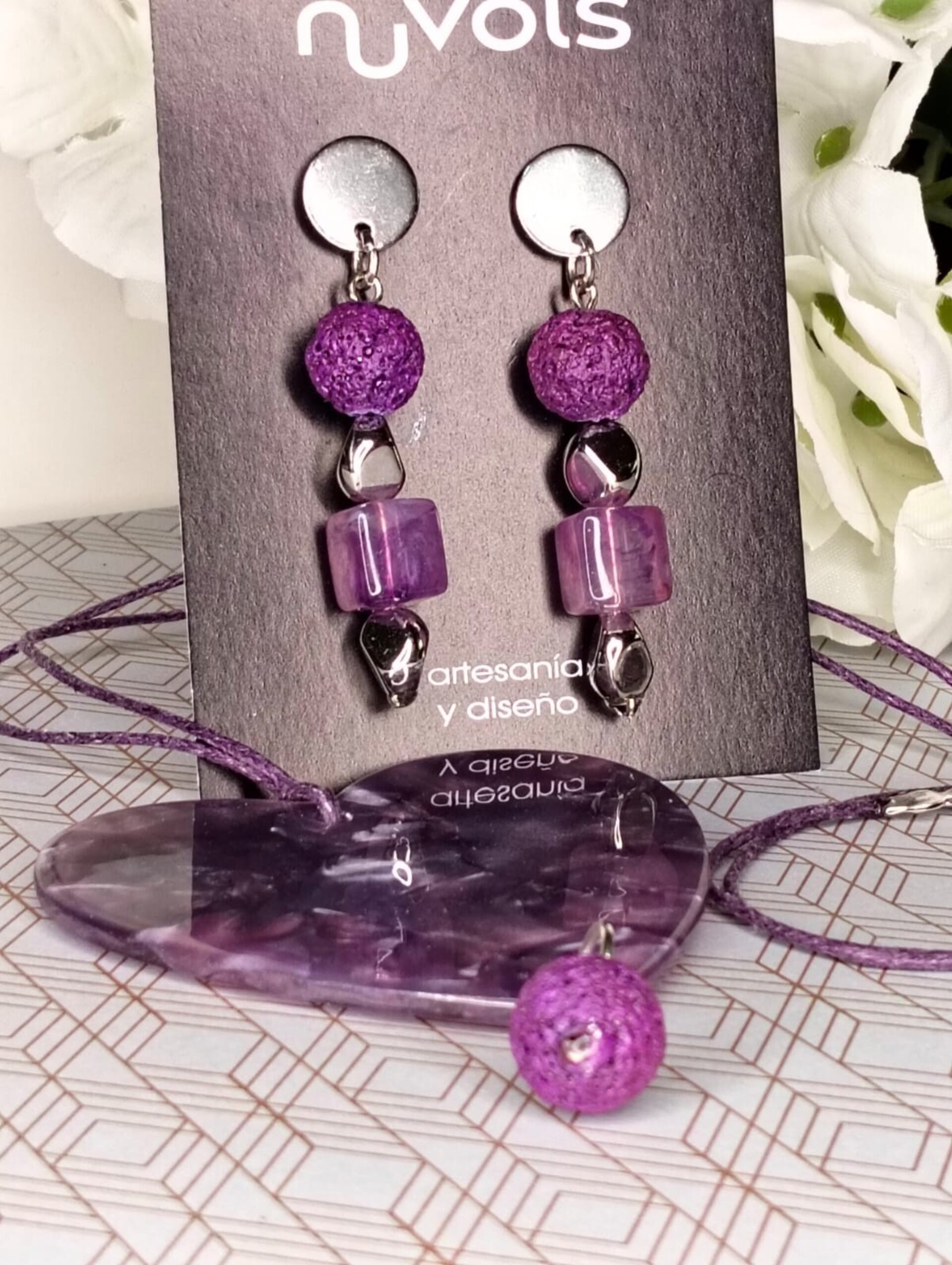 IDUN. CONJUNTO DE PENDIENTES Y COLGANTE - 2