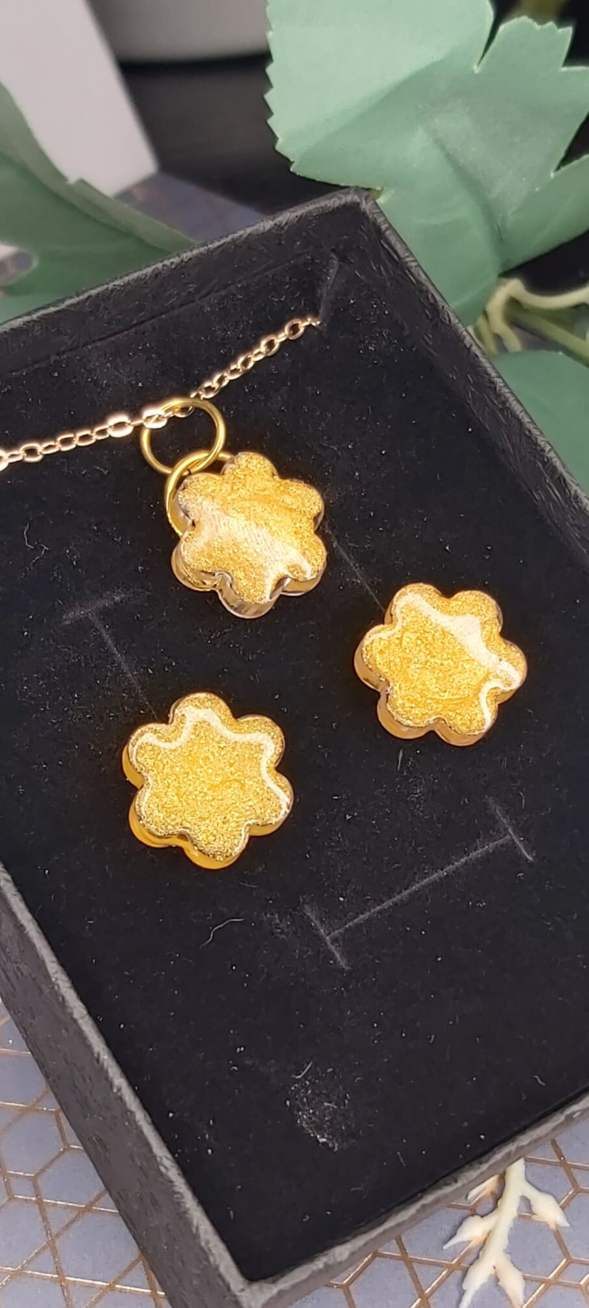 AYLA. CONJUNTO DE PENDIENTES Y COLGANTE - 2