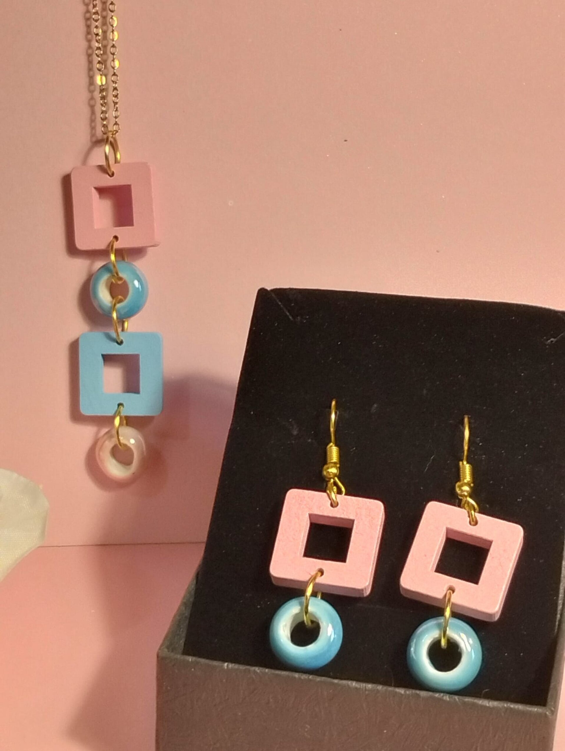 HURR. CONJUNTO DE PENDIENTES Y COLGANTE - 1