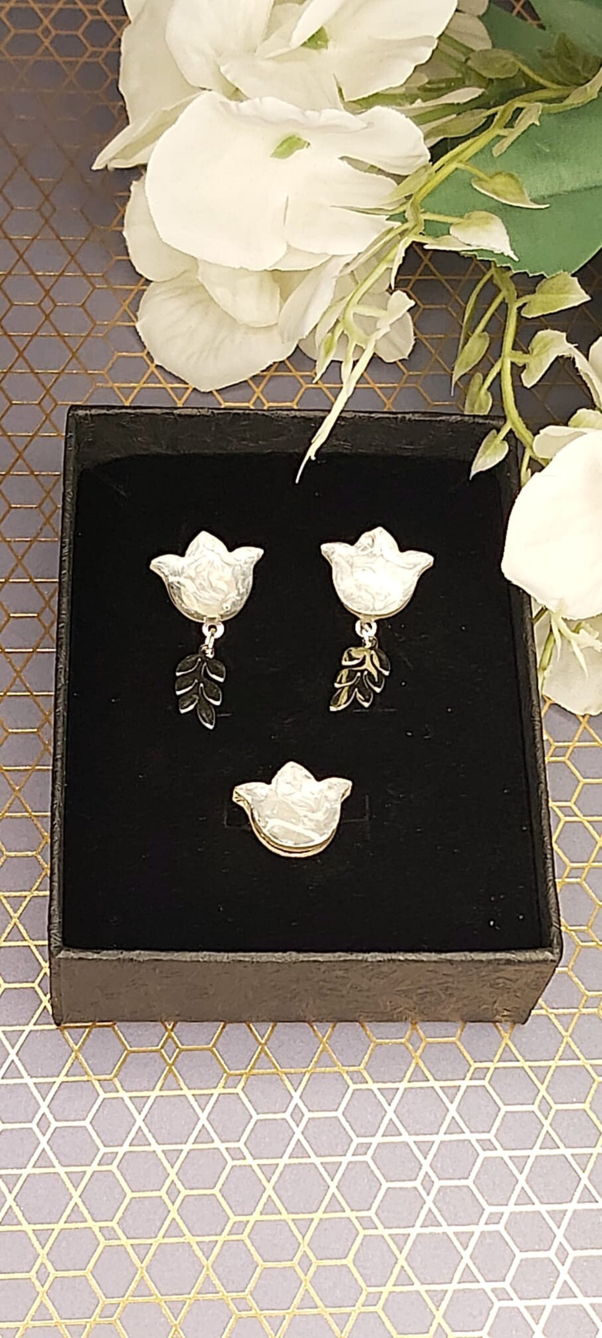 FREYA. CONJUNTO DE PENDIENTES Y ANILLO - 2