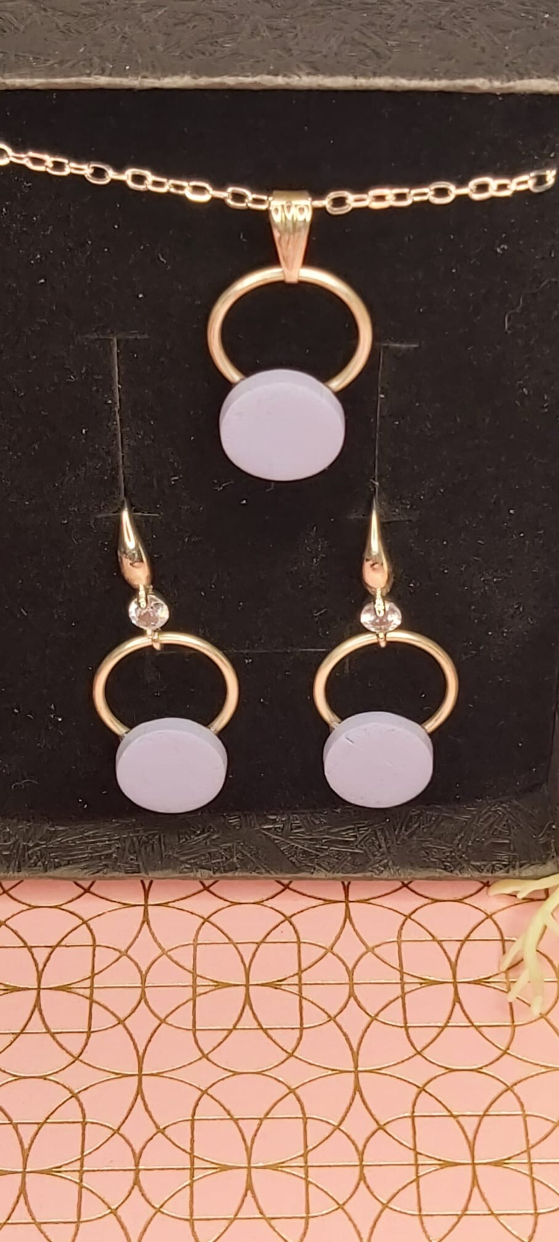 ZINNIA. CONJUNTO DE PENDIENTES Y COLGANTE - 2