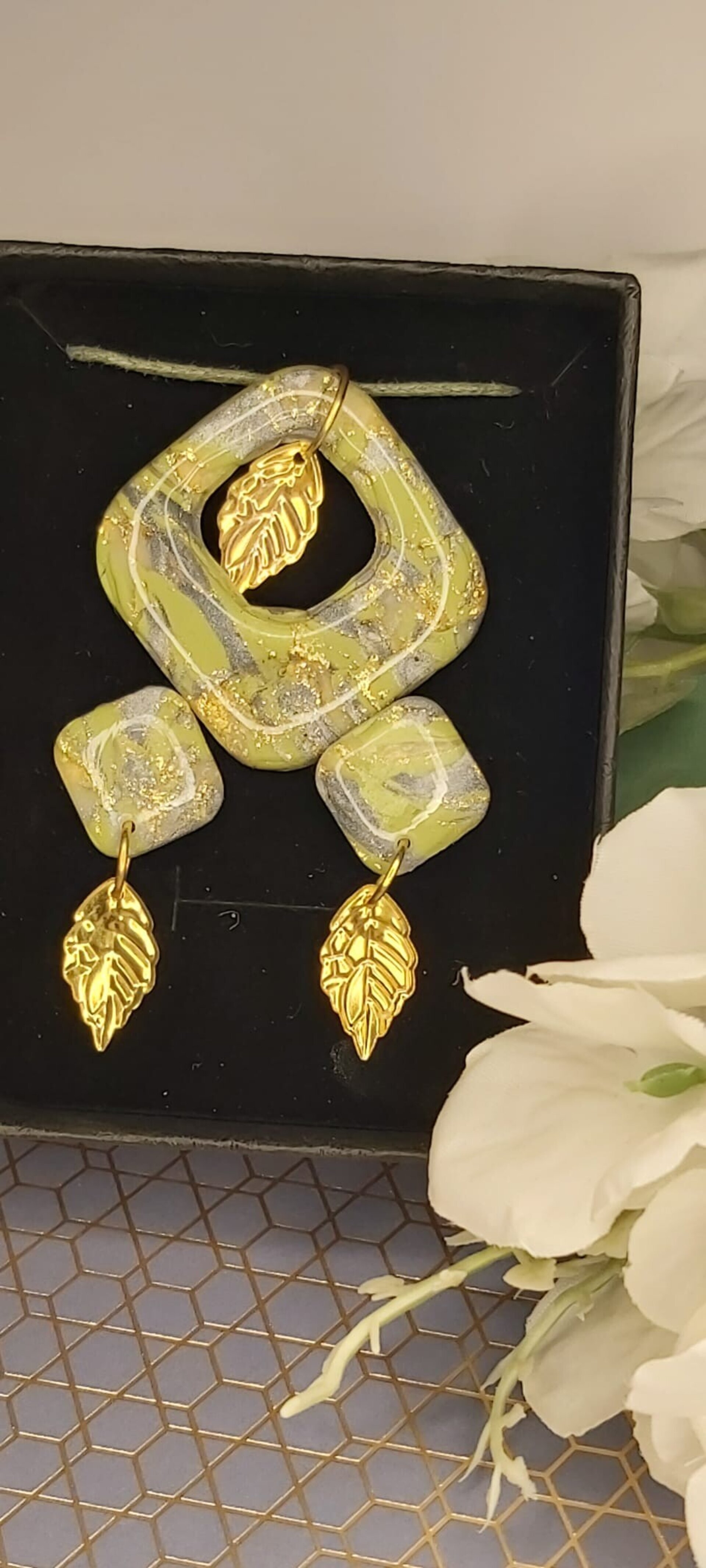 CALISTA. CONJUNTO DE PENDIENTES Y COLGANTE - 2